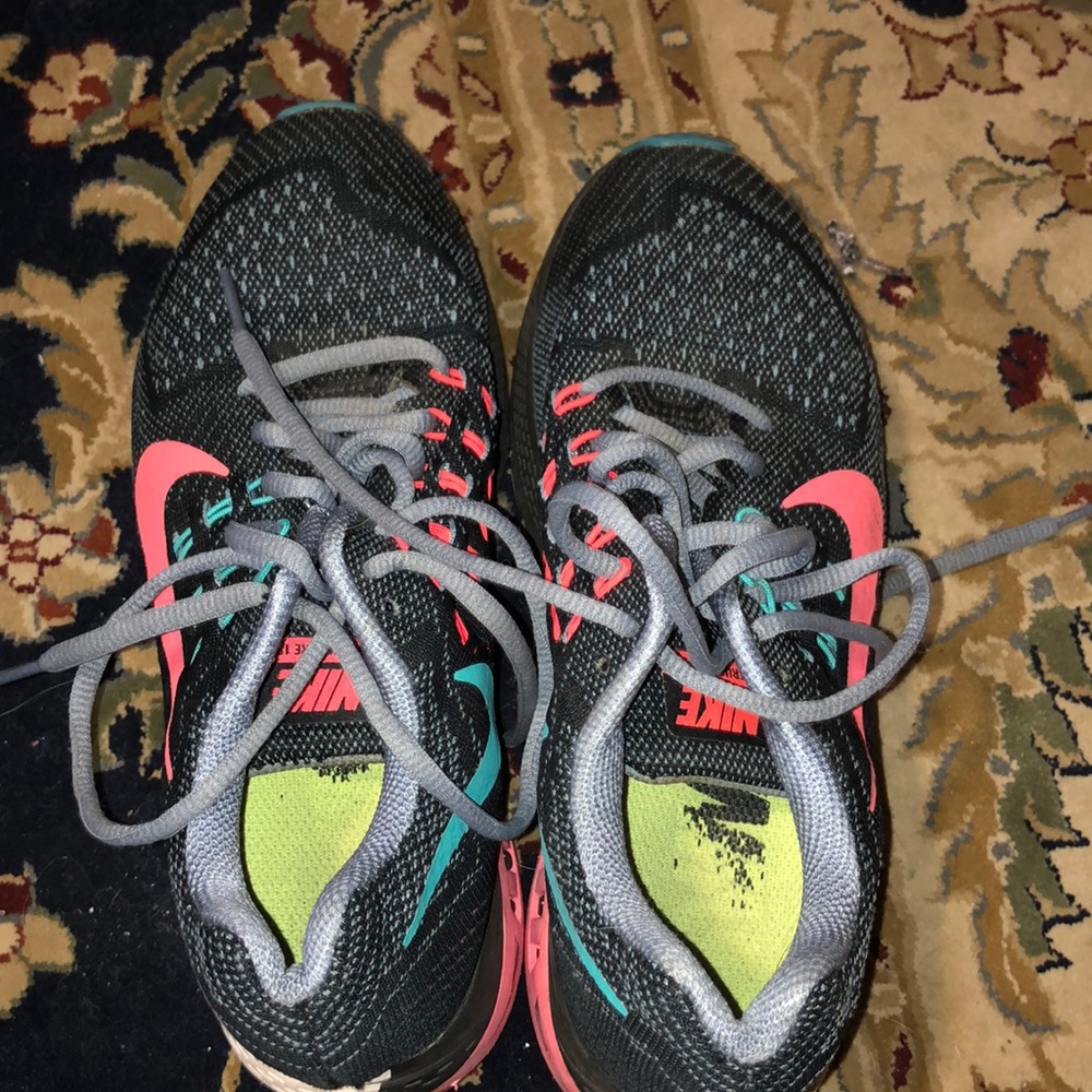 Women’s Nike sneakers!